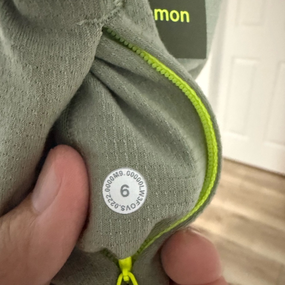 Lululemon Cinched Hem Women's Olive Green Athletic Top - Picture 6 of 6